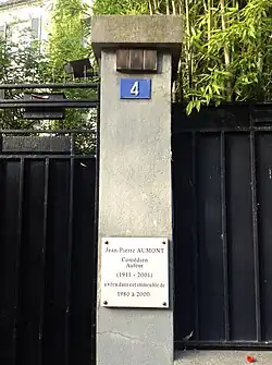 Au no 4 vécut l'acteur Jean-Pierre Aumont.