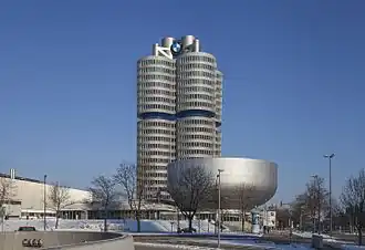 Tour BMW, et musée.