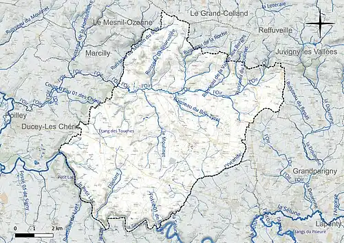 Carte en couleur présentant le réseau hydrographique de la commune