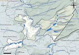 Carte en couleur présentant le réseau hydrographique de la commune