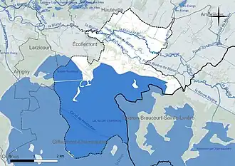 Carte en couleur présentant le réseau hydrographique de la commune