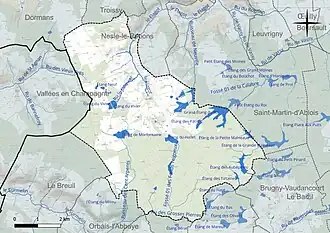 Carte en couleur présentant le réseau hydrographique de la commune
