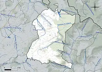 Carte en couleur présentant le réseau hydrographique de la commune