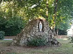 Réplique de la grotte de Lourdes.