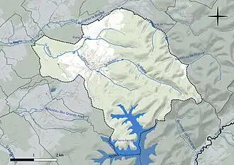 Carte en couleur présentant le réseau hydrographique de la commune