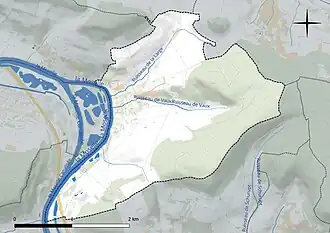 Carte en couleur présentant le réseau hydrographique de la commune