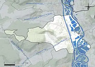 Carte en couleur présentant le réseau hydrographique de la commune