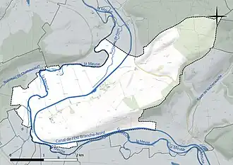 Carte en couleur présentant le réseau hydrographique de la commune