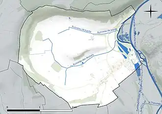 Carte en couleur présentant le réseau hydrographique de la commune
