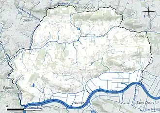 Carte en couleur présentant le réseau hydrographique de la commune
