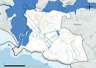 Carte en couleur présentant le réseau hydrographique de la commune