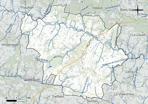 Carte en couleur présentant le réseau hydrographique de la commune