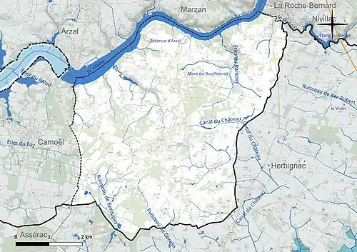 Carte en couleur présentant le réseau hydrographique de la commune