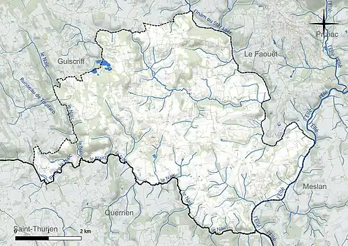Carte en couleur présentant le réseau hydrographique de la commune