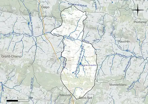 Carte en couleur présentant le réseau hydrographique de la commune
