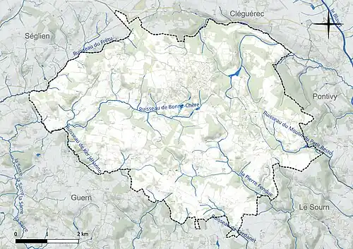 Carte en couleur présentant le réseau hydrographique de la commune