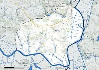 Carte en couleur présentant le réseau hydrographique de la commune