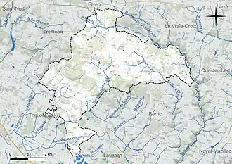 Carte en couleur présentant le réseau hydrographique de la commune