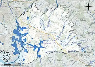 Carte en couleur présentant le réseau hydrographique de la commune