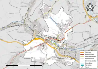 Carte en couleur présentant le réseau hydrographique de la commune