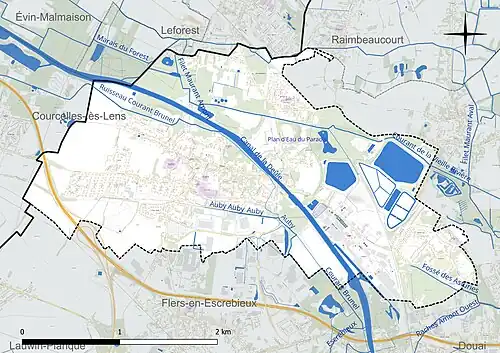 Carte en couleur présentant le réseau hydrographique de la commune