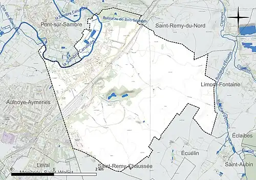 Carte en couleur présentant le réseau hydrographique de la commune