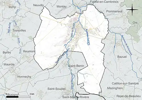 Carte en couleur présentant le réseau hydrographique de la commune