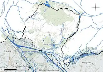 Carte en couleur présentant le réseau hydrographique de la commune