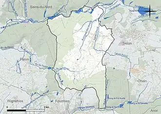 Carte en couleur présentant le réseau hydrographique de la commune