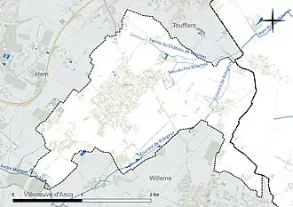 Carte en couleur présentant le réseau hydrographique de la commune