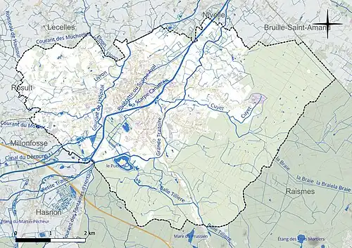 Carte en couleur présentant le réseau hydrographique de la commune
