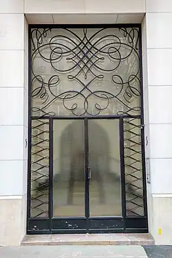 Entrée du 5, avenue Émile-Acollas, Paris 7e.