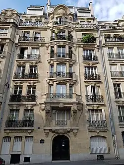 Immeuble du no&nbsp;5 (1912) vu depuis le square Alboni.