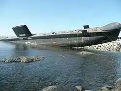 L’Onondaga renversé sur la berge à Pointe-au-Père