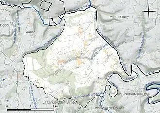 Carte en couleur présentant le réseau hydrographique de la commune