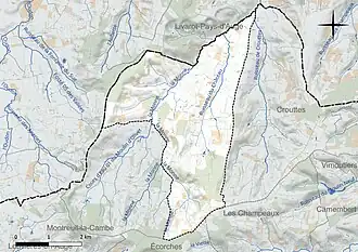 Carte en couleur présentant le réseau hydrographique de la commune