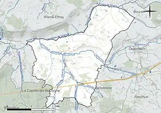 Carte en couleur présentant le réseau hydrographique de la commune