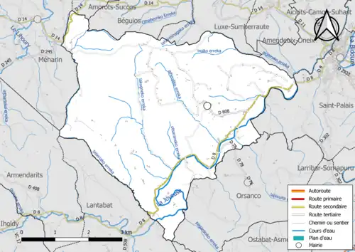 Carte en couleur présentant le réseau hydrographique de la commune
