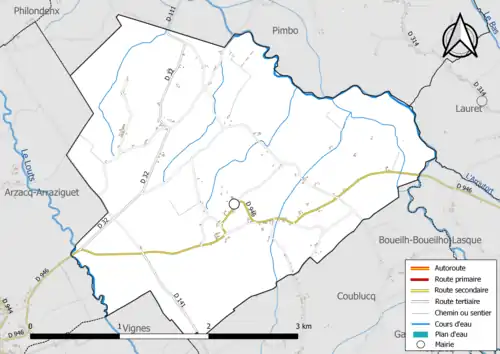 Carte en couleur présentant le réseau hydrographique de la commune
