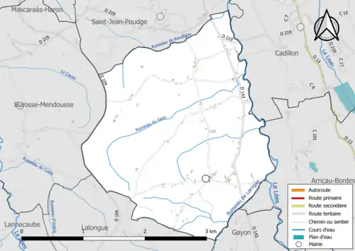 Carte en couleur présentant le réseau hydrographique de la commune