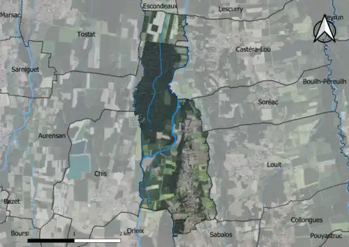 Photo aérienne en couleurs de la commune.