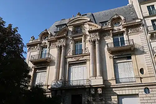 Façade du no&nbsp;63 sur l'avenue Foch.