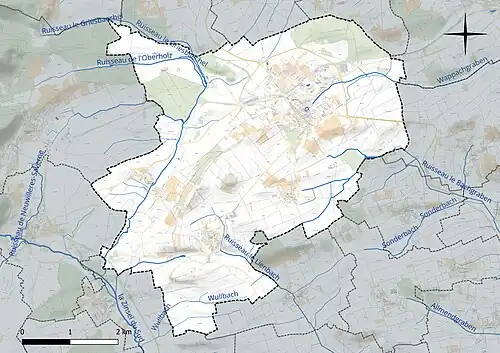 Carte en couleur présentant le réseau hydrographique de la commune
