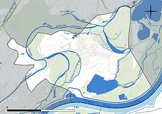 Carte en couleur présentant le réseau hydrographique de la commune