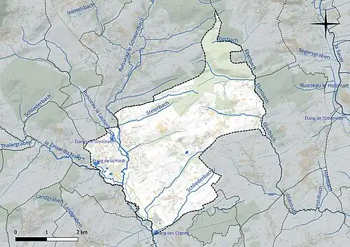 Carte en couleur présentant le réseau hydrographique de la commune