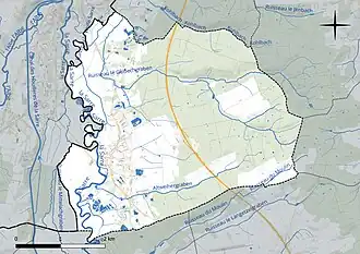 Carte en couleur présentant le réseau hydrographique de la commune