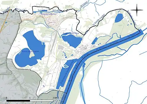 Carte en couleur présentant le réseau hydrographique de la commune