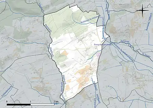 Carte en couleur présentant le réseau hydrographique de la commune