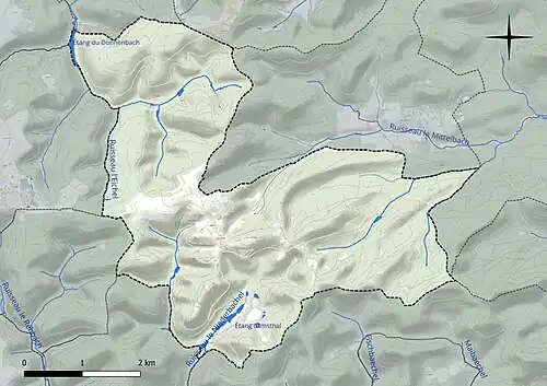 Carte en couleur présentant le réseau hydrographique de la commune