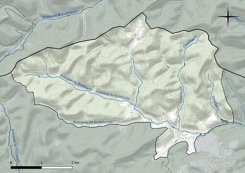 Carte en couleur présentant le réseau hydrographique de la commune